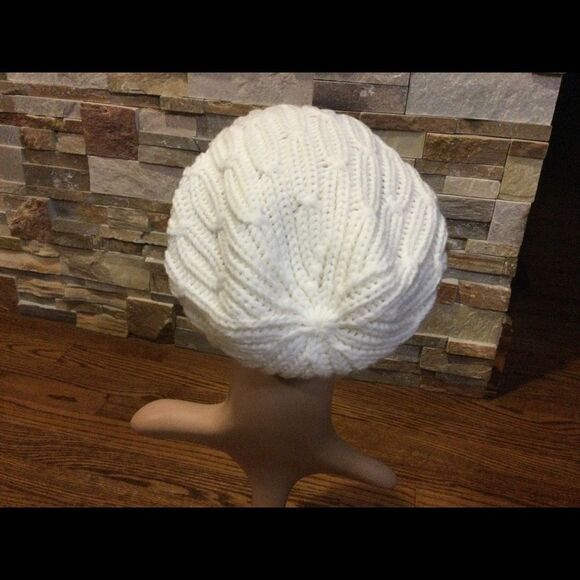 MICHAEL KORS Knit Hat - Picture 7 of 10